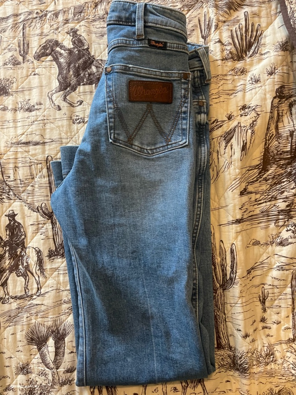 Wrangler High-Rise Women's Light Blue Straight Jeans